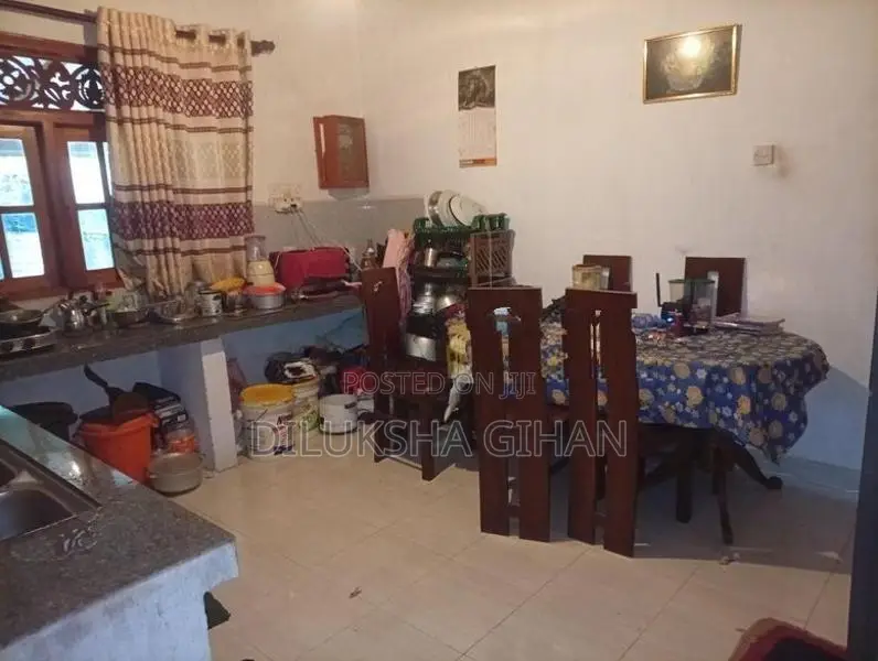නිවසක් විකිණීමට හොරන