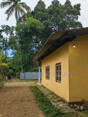අගනා ඉඩමක් සමඟ සම්පූර්ණ කරන ලද නිවස Werella