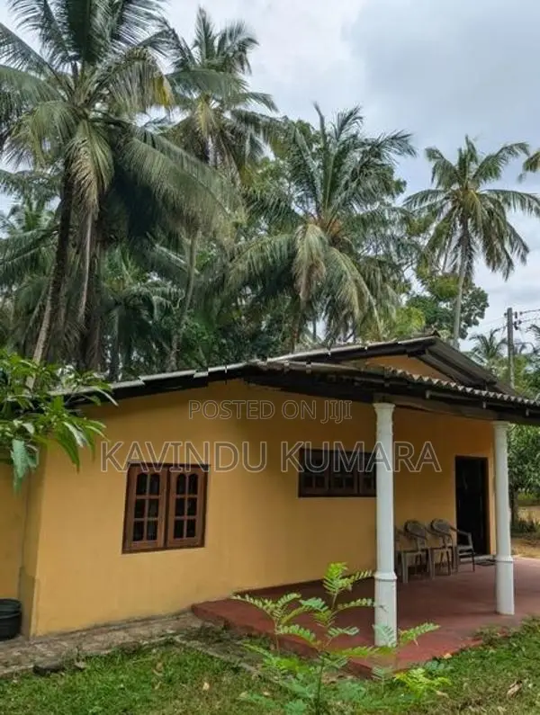 අගනා ඉඩමක් සමඟ සම්පූර්ණ කරන ලද නිවස Werella