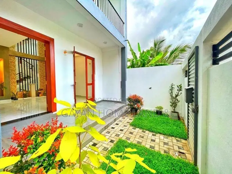 Brand New Eye Catching Three Storey Luxury House in Piliyandala