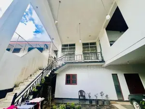 Upper floor house for rent in makumbura kottawa