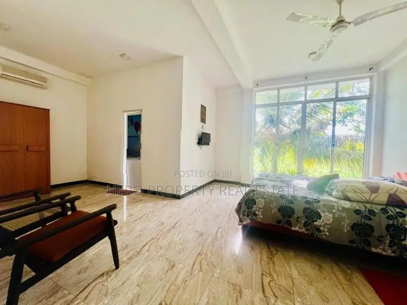 Upper floor house for rent in makumbura kottawa