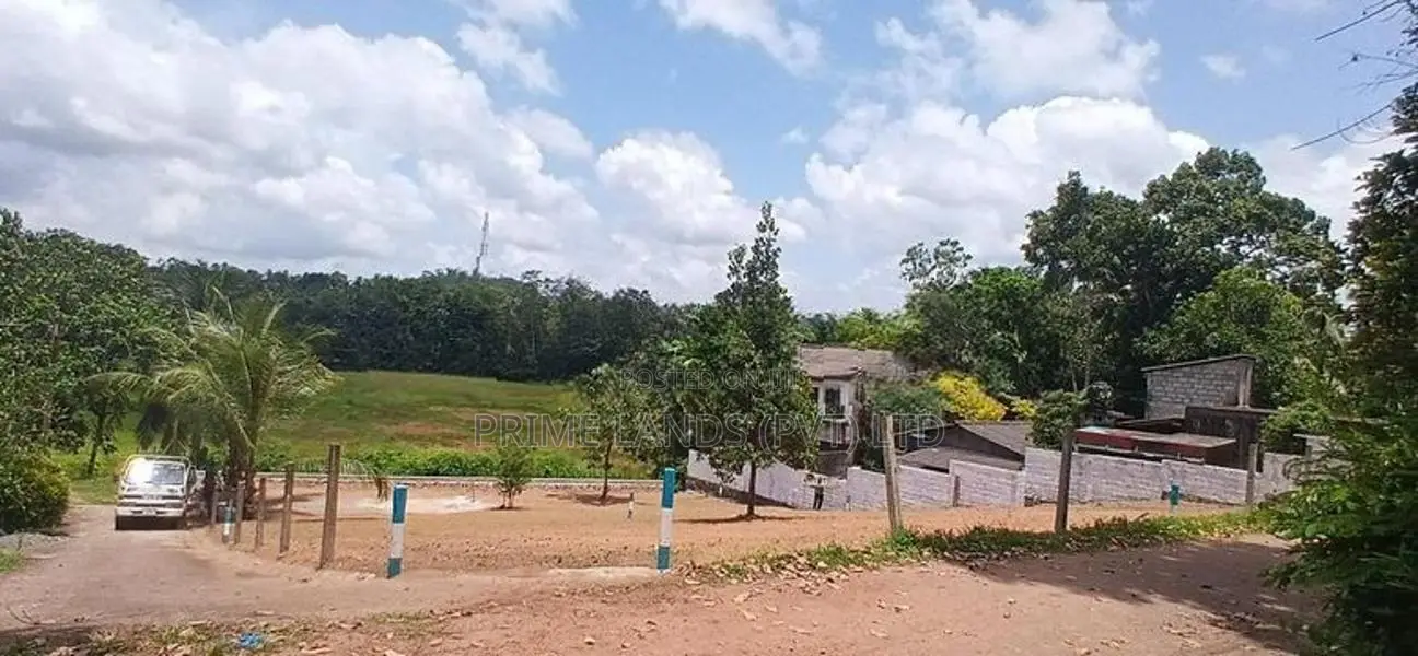 කඩවතින් ඉඩමක් විකිණීමට