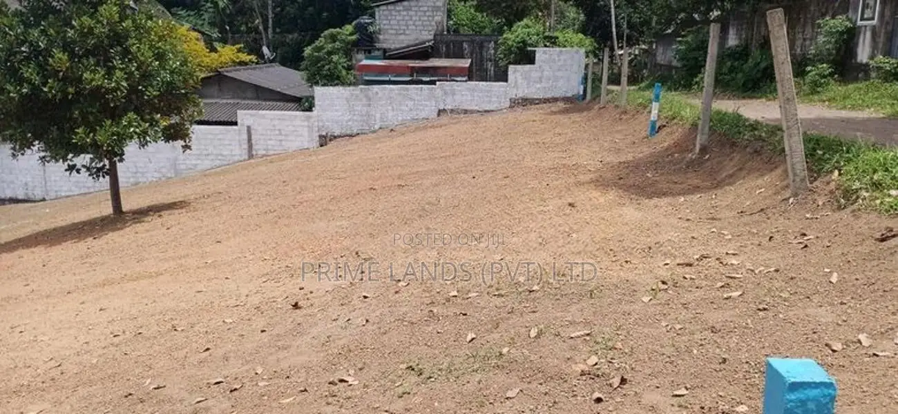 කඩවතින් ඉඩමක් විකිණීමට