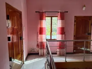 நவாலியில் மேல் மாடி வீடு விற்பனை கிழக்கு