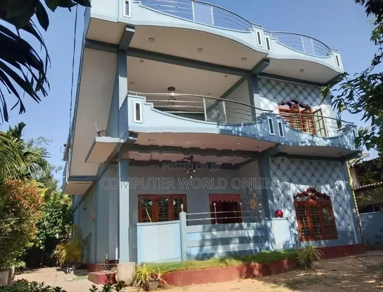 நவாலியில் மேல் மாடி வீடு விற்பனை கிழக்கு