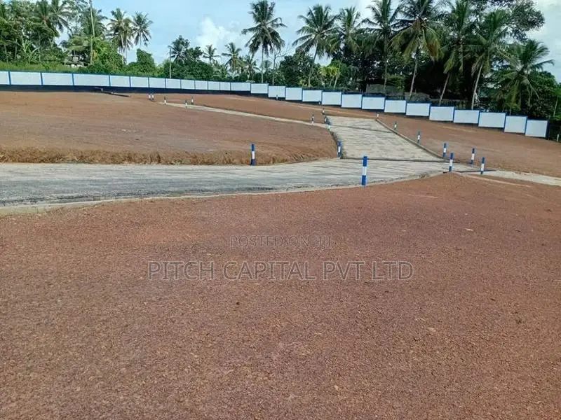 Bandaragama - Uyanwatta Lake Facing Superb Land for Sale
