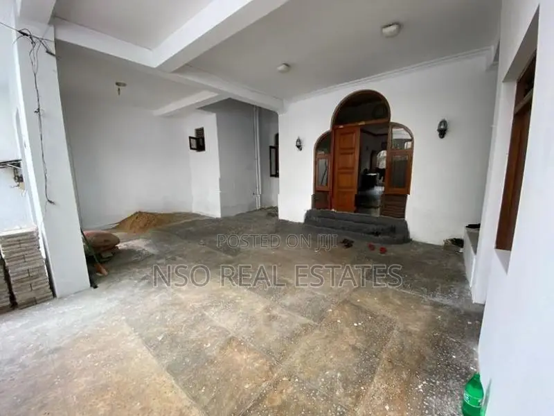 Spacious G+2 House for Sale – 2nd Block from Galle Road