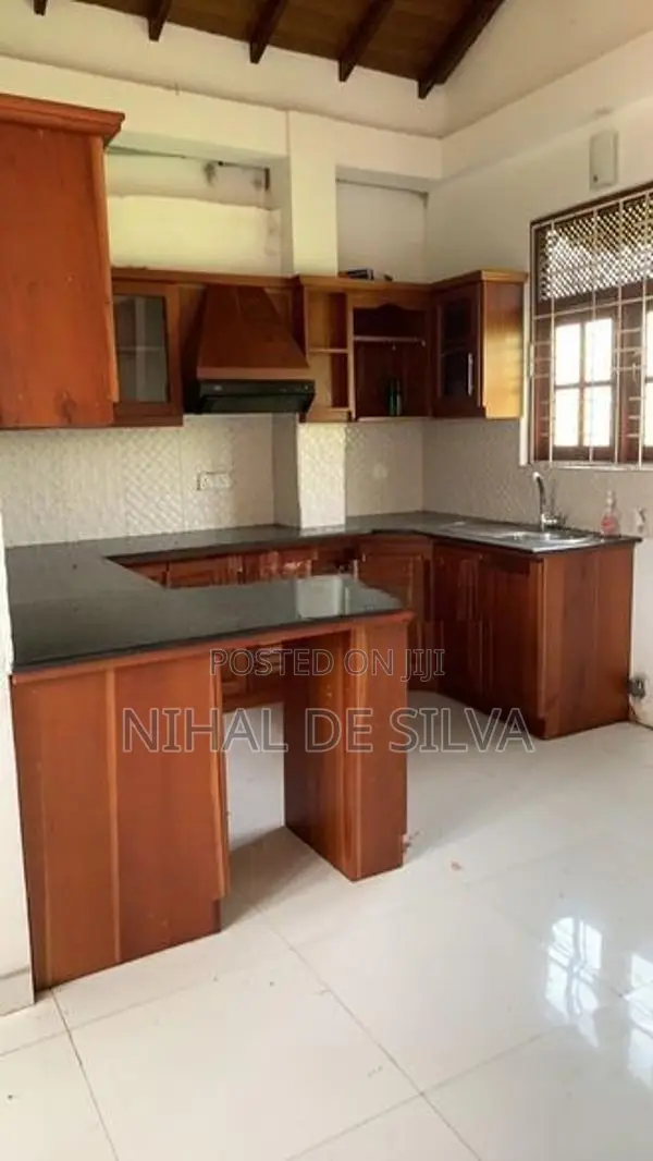 Upstairs Annex For Rent In Boralesgamuwa