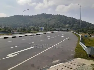 කුරුණෑගල අධීවේගී පිවිසුමට ළගින් ඉඩමක්
