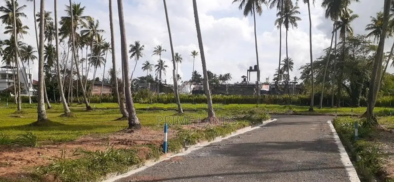 කුරුණෑගල පුත්තලම් පාරෙන් ඉඩමක්