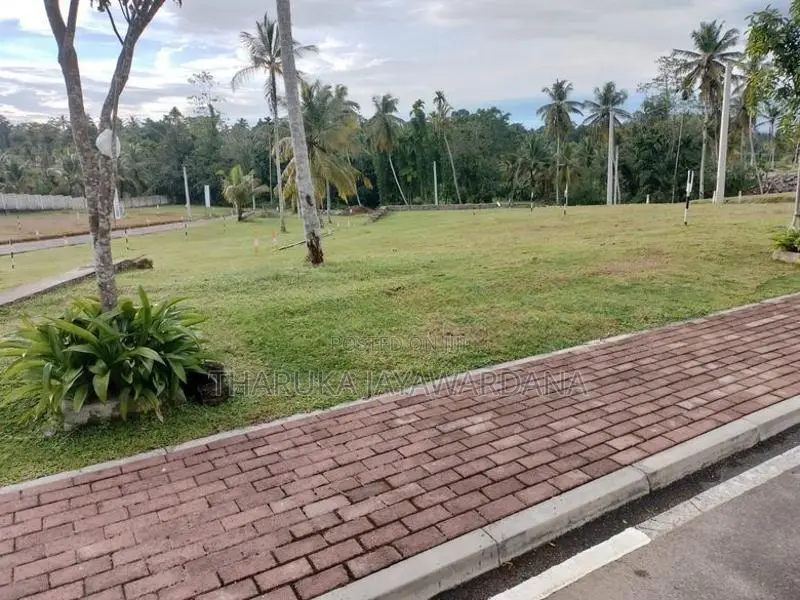 අගනා බිම් කොටස් විකිණීමට කහතුඩුව