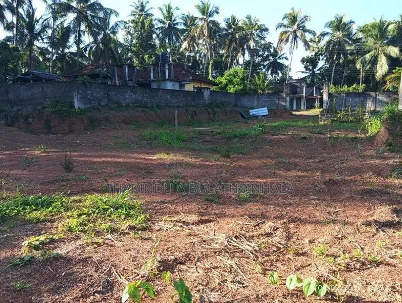 Land for Sale in Banduragoda