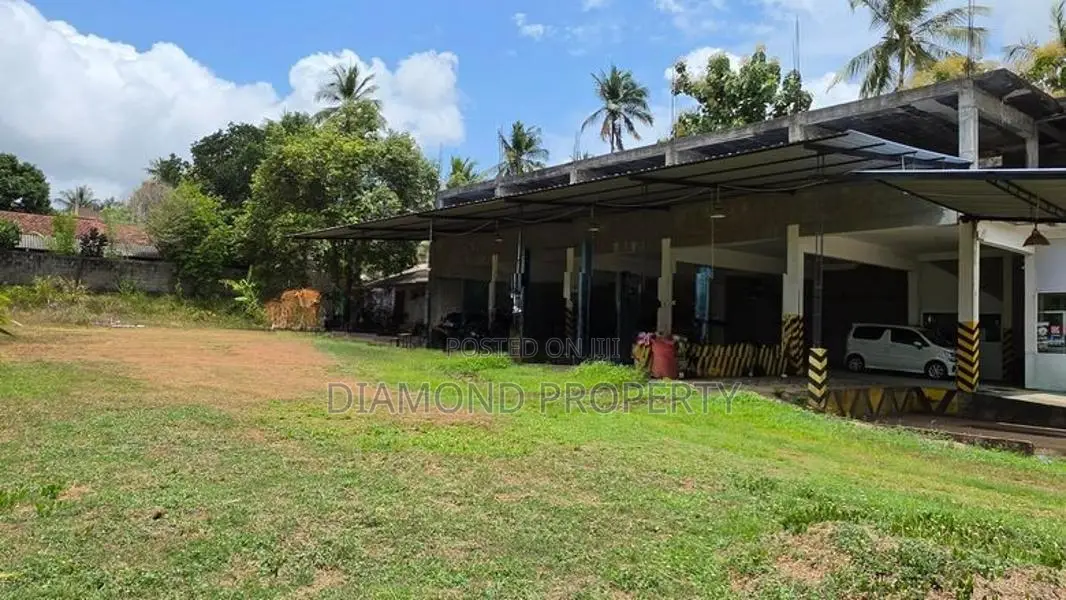 Commercial Property For Urgent Sale In Kuliyapitiya