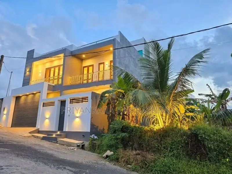 120 කොළඹ පාරට සමීප අලුත්ම දෙමහල් නිවස විකිනීමට - කැස්බෑව