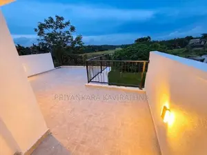 සුන්දර වෙල්යායකට මායිම් සුකෝපබෝගී අලුත්ම දෙමහල් නිවස විකිනීමට - කැස්බෑ