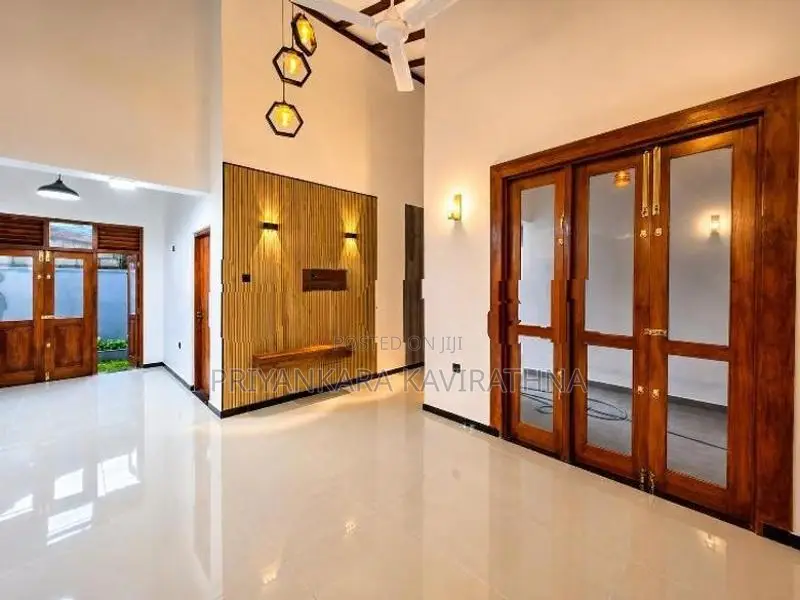 වාසතු විද්‍යානුකූලව ඉදිකළ අලංකාර අලුත්ම නිවස විකිනීමට - පොල්ගස්ඕවිට