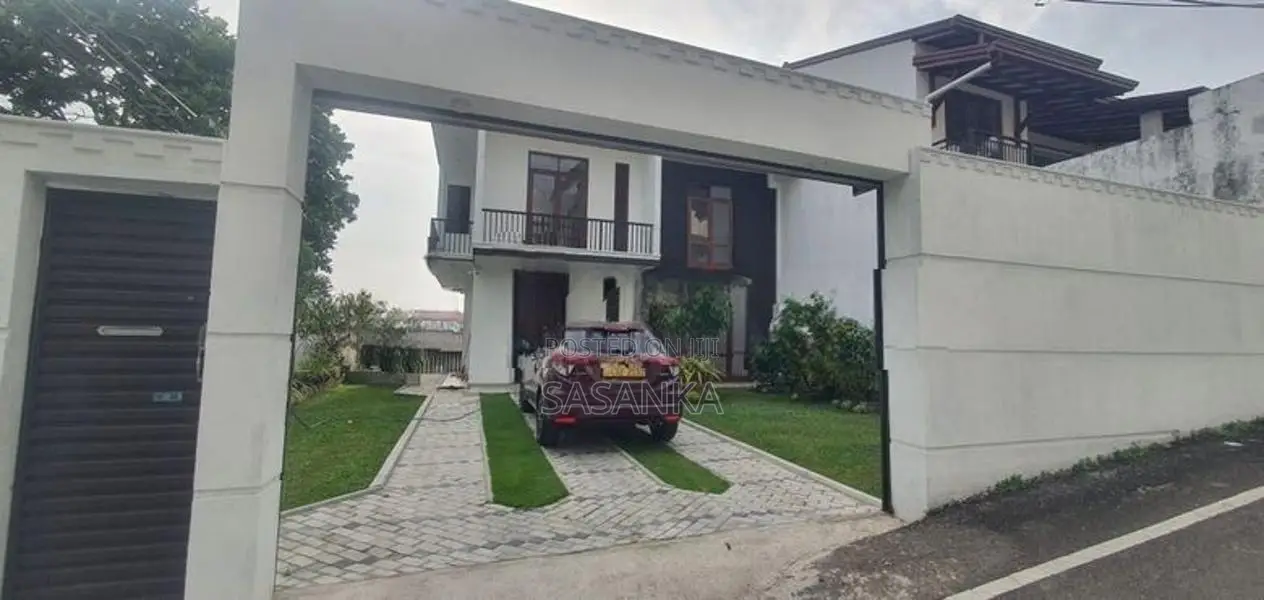 Malabe 6 Bed Rooms Three Story Super Luxury House For sale
