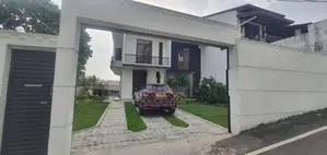 Malabe 6 Bed Rooms Three Story Super Luxury House For sale