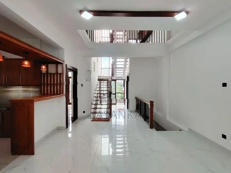 Malabe 6 Bed Rooms Three Story Super Luxury House For sale