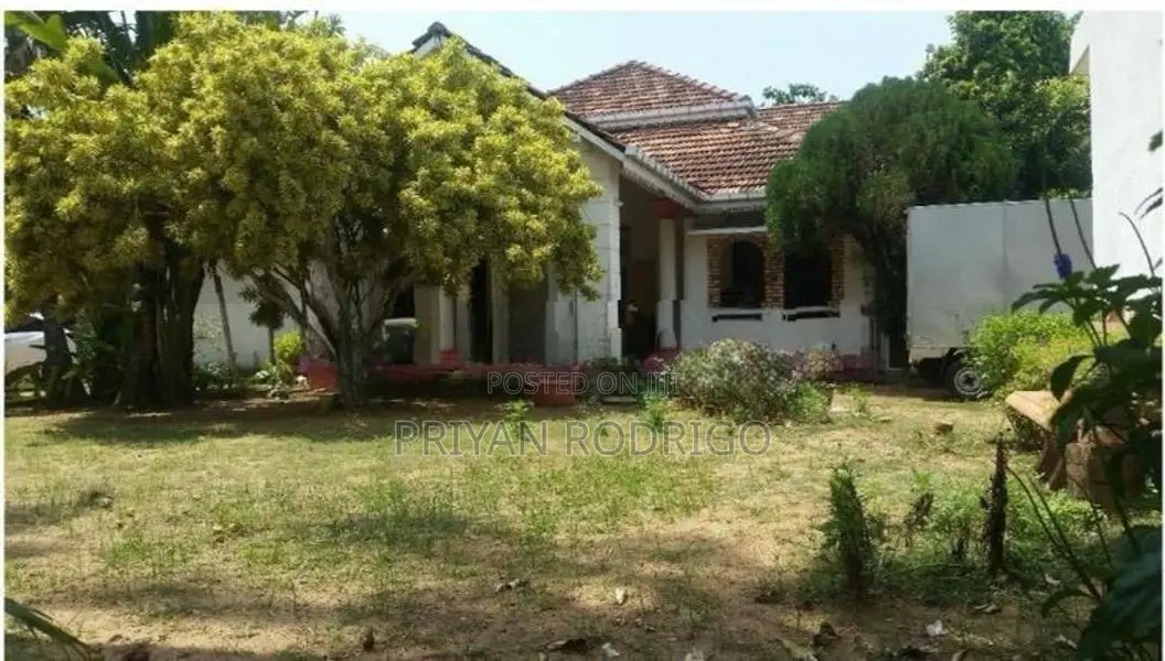 Moratuwa 110 Perches of Land with an Ancestral Home for Sale