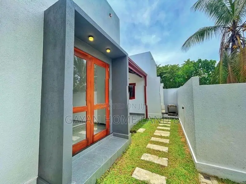 පර්චස් 9 ක ඉදිවූ අලුත්ම තනිමහල් ලස්සන නිවසක් විකිණීමට පොල්ගස්ඕවිට