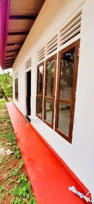 නිට්ටඹුව – ඌරපොලෙන් අලුත්ම නිවසක් ලක්ෂ 59කට