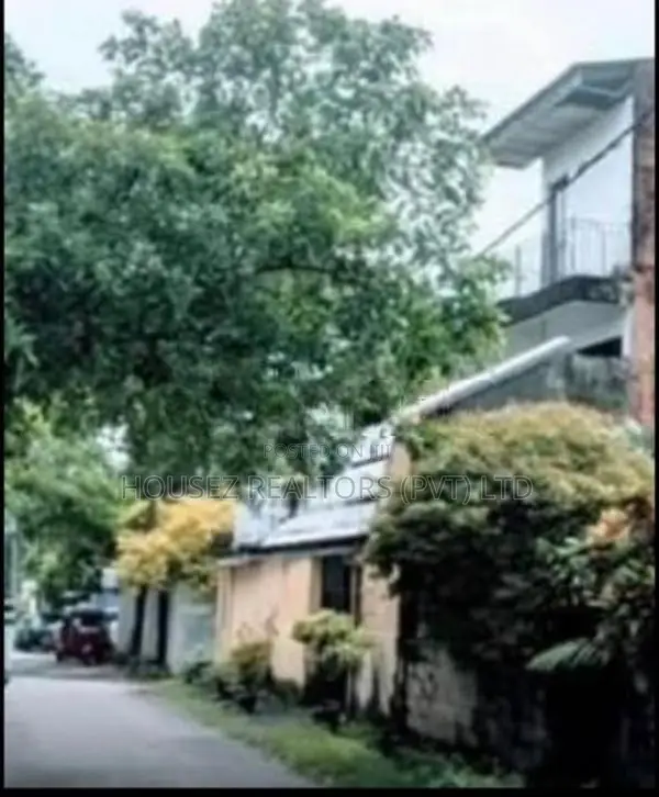 Prime Commercial Building with Spacious Residence for Sale-Ratmalana