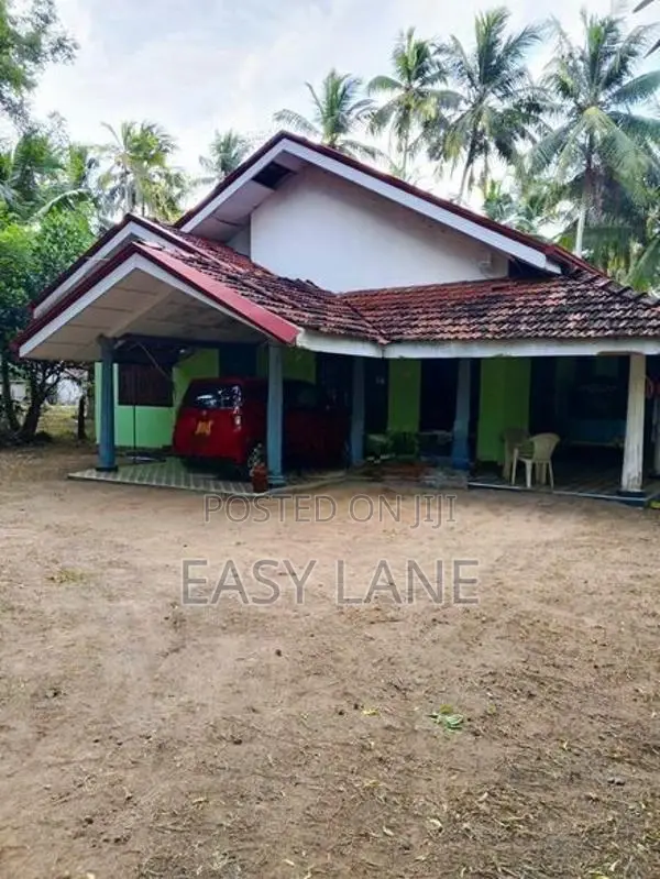 House with Land for Sale in Naththandiya