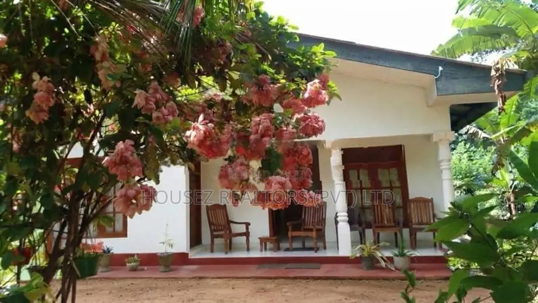 Luxury House and Fertile Land in Wellewela, Matale
