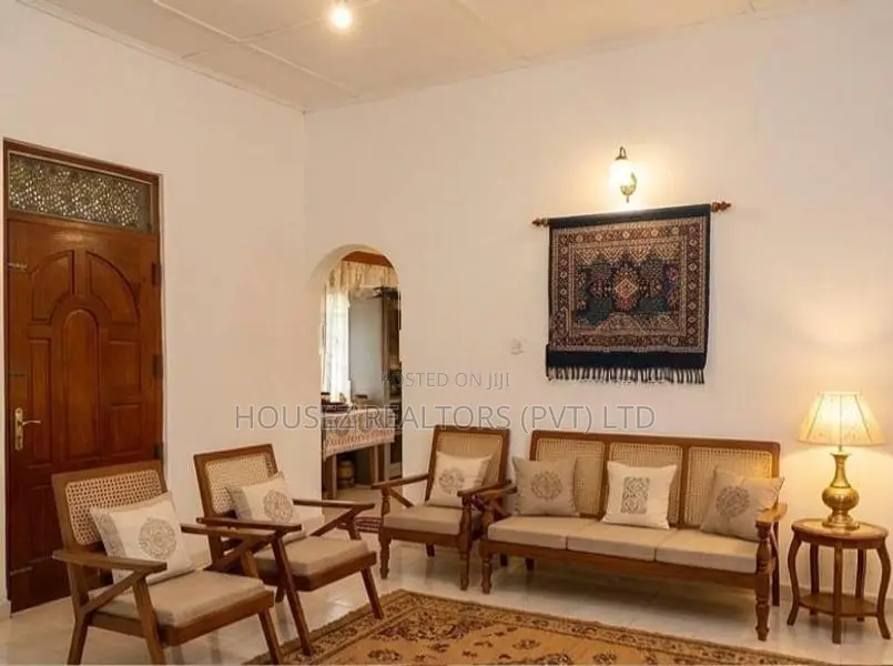 Luxury House and Fertile Land in Wellewela, Matale