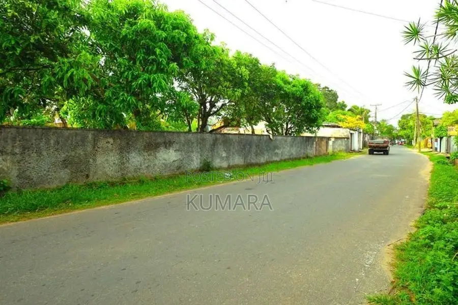 Commercial Land for Sale in Katubedda