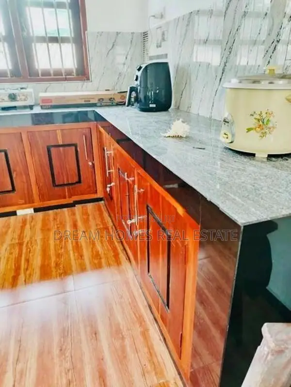 Spacious 5-Bedroom Family Home for Sale – Homagama