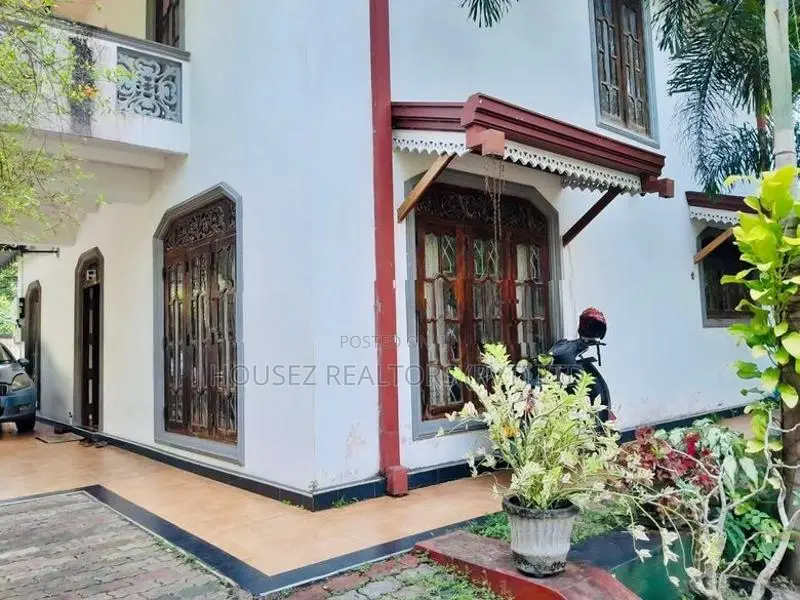 Spacious 4-Bedroom House for Sale – Minuwangoda