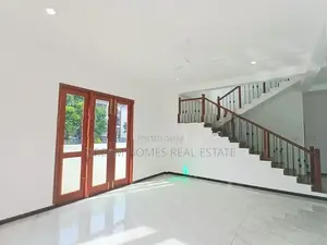 Luxury 3-Storey House for Sale – Makuluduwa, Bokundara