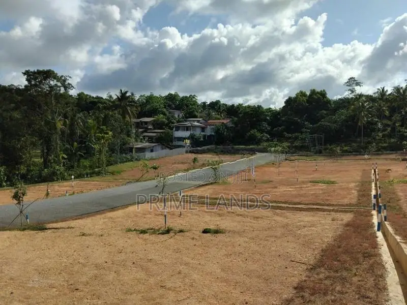 නේවාසික බිම් කොටස් කලුතර