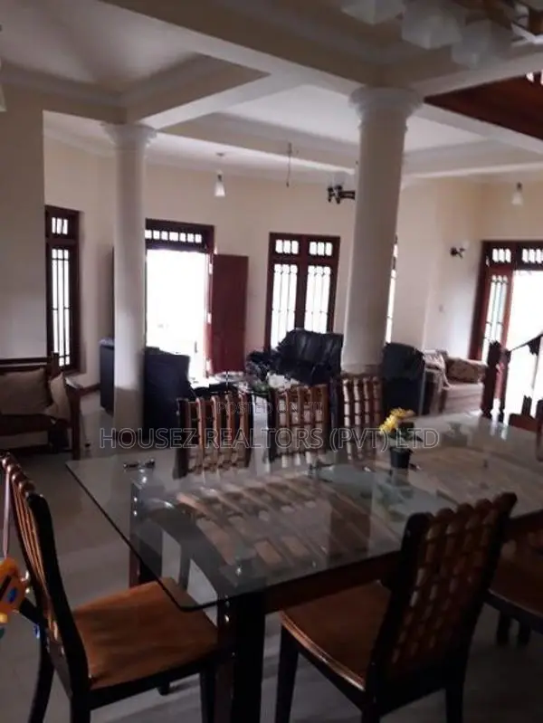 Prime Three-Storey House for Sale – Kengalla Town