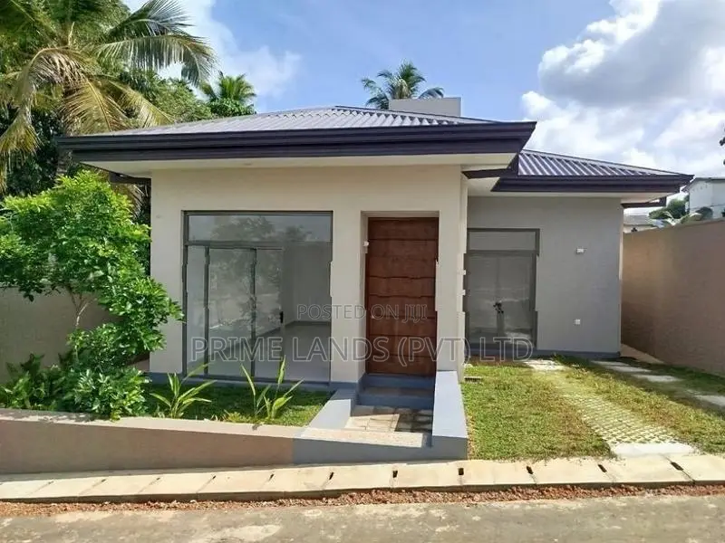 Gampaha Town House for sale