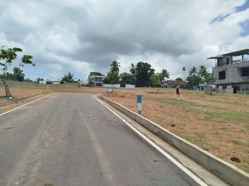 මාලඹේ අරංගල හන්දියට ආසන්නව බිම් කොටස් විකිණීමට