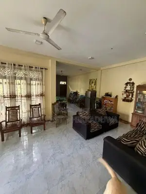 නිවසක් විකිනණීමට -හික්කඩුව