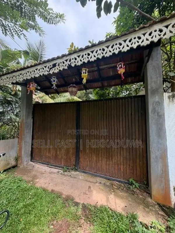 නිවසක් විකිනණීමට -හික්කඩුව