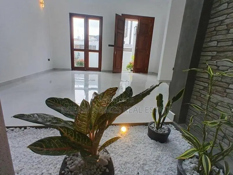 නවීනතම දෙමහල් නිවසක් විකිණීමට - කැස්බෑව