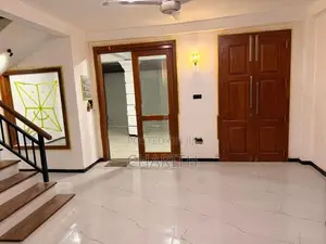 Luxury 3-Storey 5-Bedroom House for Sale Piliyandala