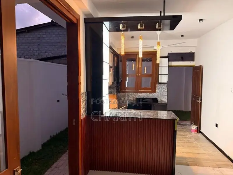 Luxury 3-Storey 5-Bedroom House for Sale Piliyandala