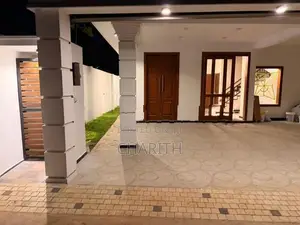 Luxury 3-Storey 5-Bedroom House for Sale Piliyandala