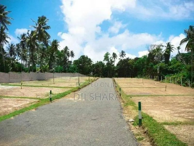 සංචාරක කලාපයේ ඉඩම මාතර