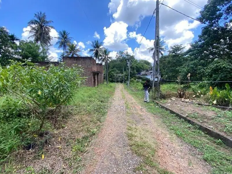 6.3 Perches Land for Sale Athurugiriya Galwarusa Road