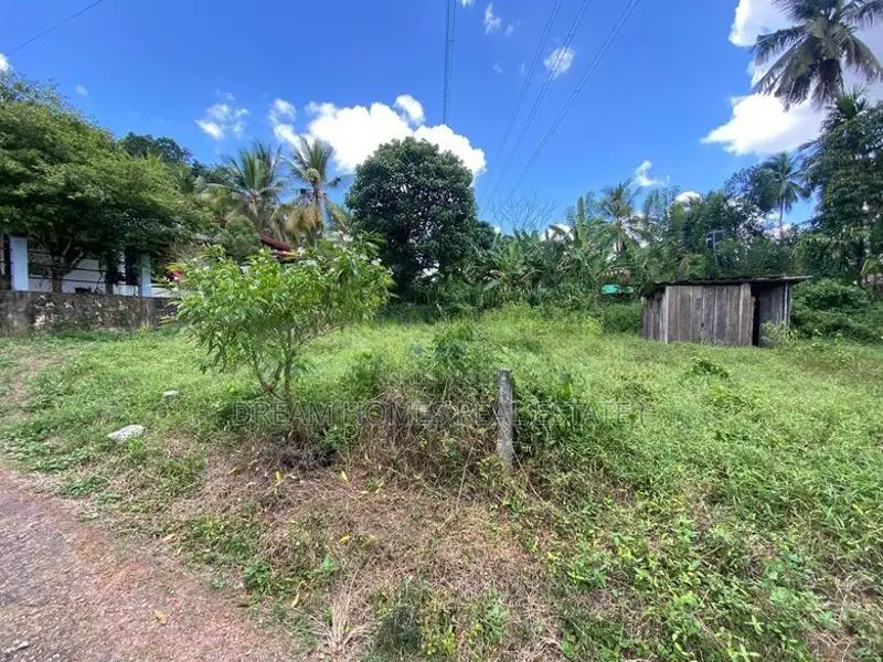 6.3 Perches Land for Sale Athurugiriya Galwarusa Road