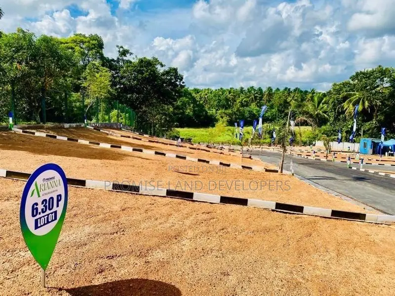 Athurugiriya 1.5 Km to Millinium City Roundabout Recidencial Lands N38