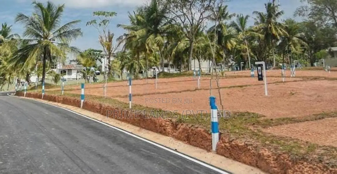 ගම්පහ දිස්ත්‍රික් ලේඛම් කාර්යාලයට යාබඳව බිම් කොටස් විකිණීමට